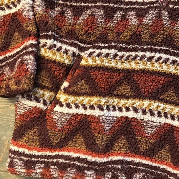 *SOLD* Wrangler Retro Aztec print soft and comfy Sherpa half zip - Picture 2 of 6